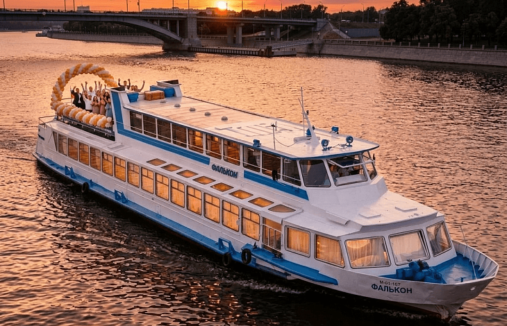 Теплоход Фалькон аренда в Москве – цены на официальном сайте